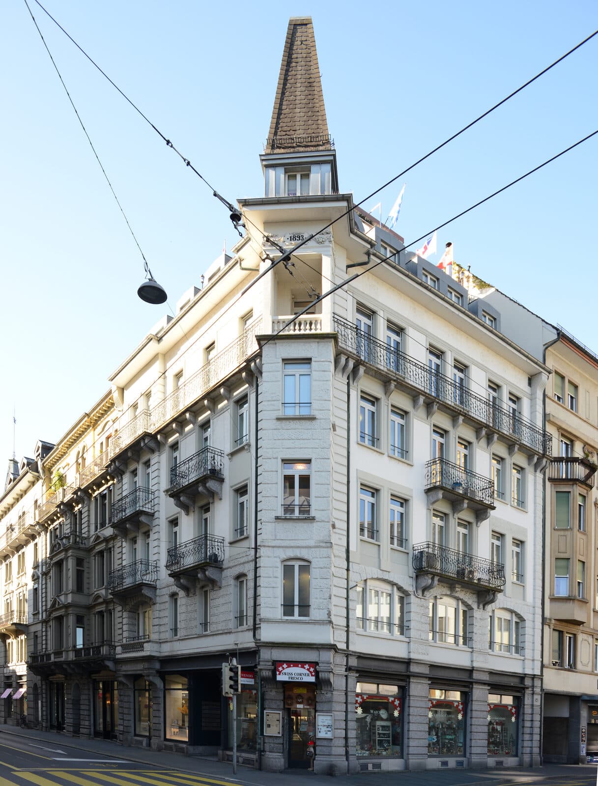 Das Eckhaus an der Löwenstrasse 13 in Luzern, in dem sich Swiss Corner Fresco seit 1986 befindet