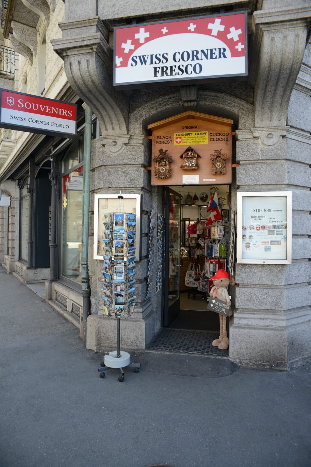 Der Eingang zum Laden Swiss Corner Fresco an der Löwenstrasse 13 in Luzern